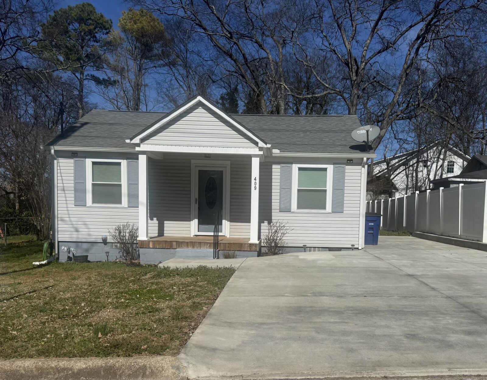 Property Photo: 409 Carney St TN 37160