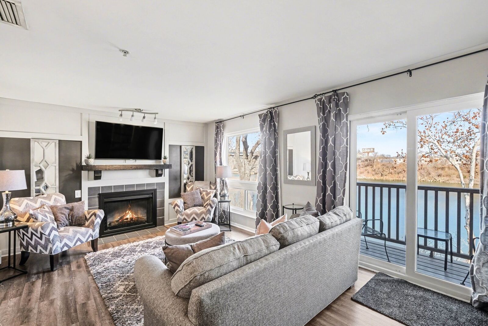 Property Photo:  934 1st Ave N  TN 37201 