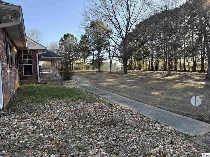 Property Photo: 209 Burgessville Road LA 71270