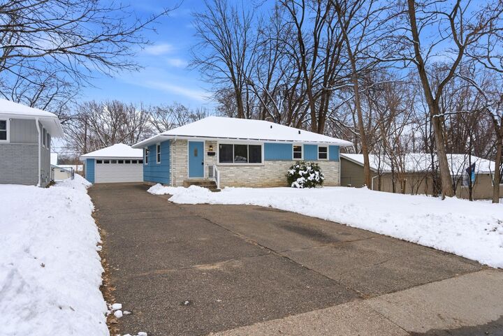Property Photo:  3418 Xenia Avenue N  MN 55422 