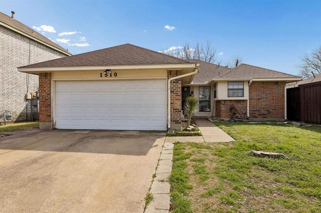Property Photo:  1510 Shalfont Lane  TX 75040 