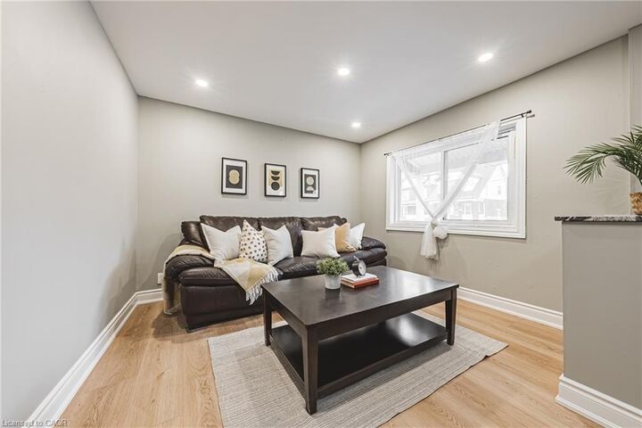 Property Photo:  24 Rowanwood Street  ON L8L 7H3 