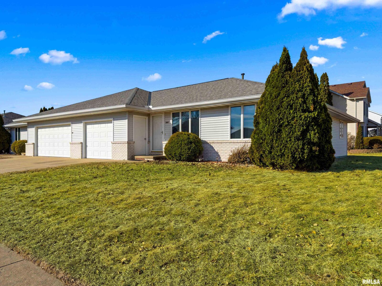 Property Photo:  1065-1067 E Polk Street  IL 61550 