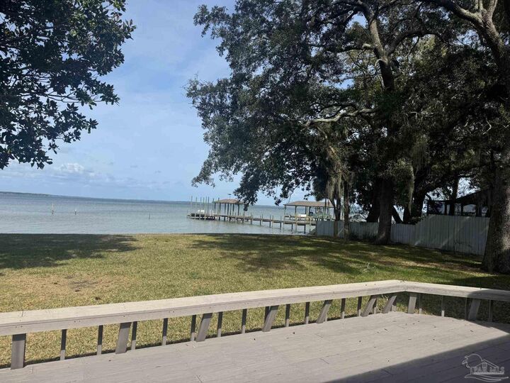 Property Photo: 16298 North Shore Dr FL 32507