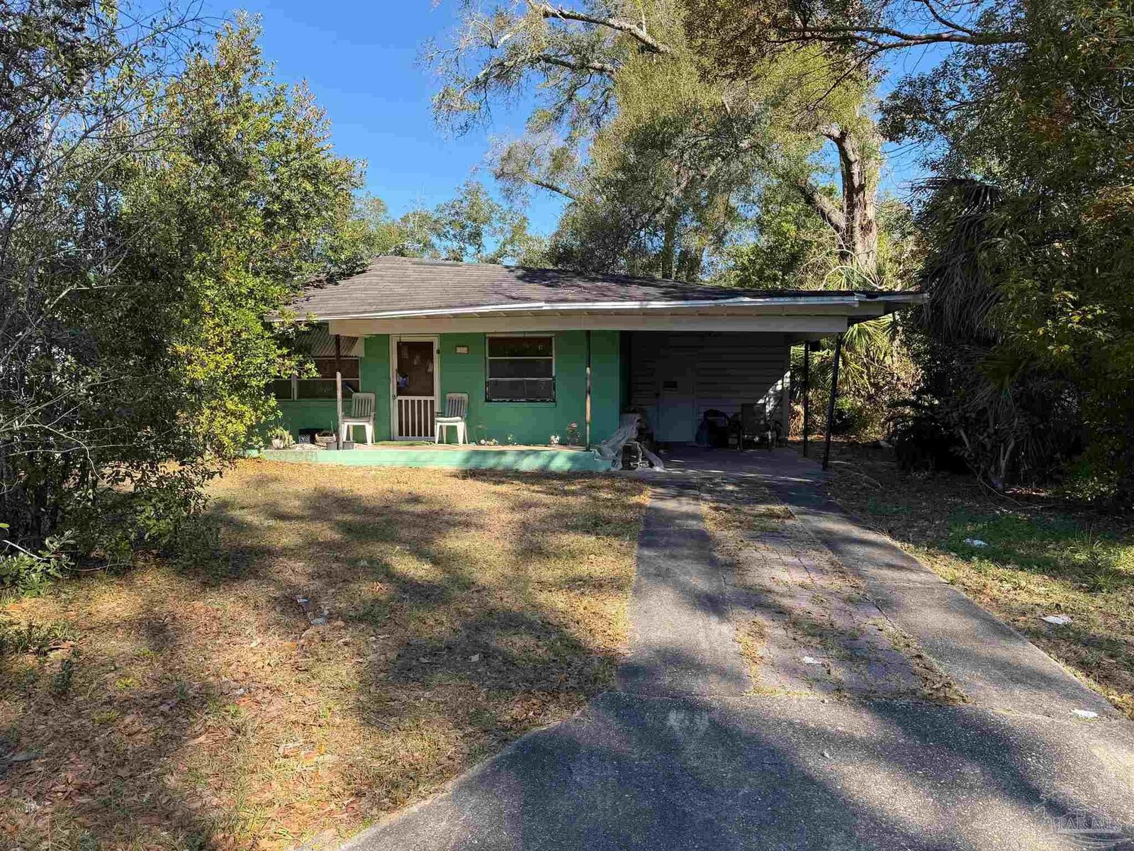 Property Photo:  1604 E Yonge St  FL 32503 