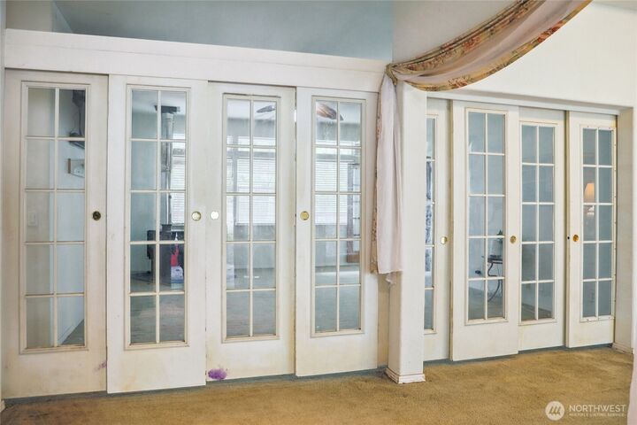 Property Photo: 181 E Elaine Place WA 98528