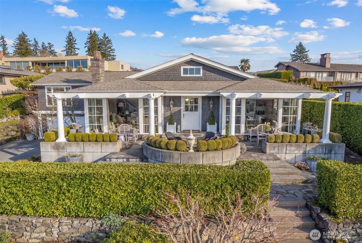 Property Photo: 9400 Vineyard Crest WA 98004