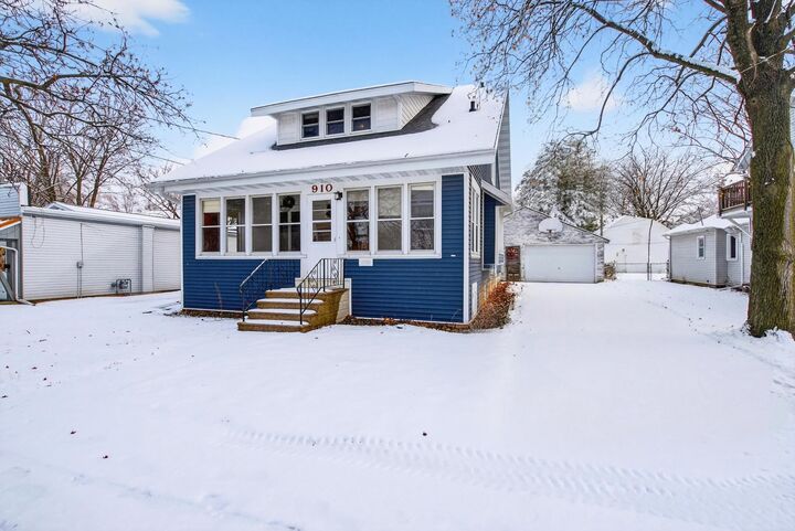 Property Photo:  910 Algoma Street  WI 54961 