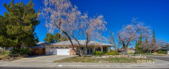 Property Photo:  515 N Las Posas St  CA 93555 