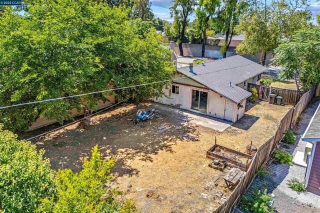 Property Photo: 1490 Davis Street CA 95126
