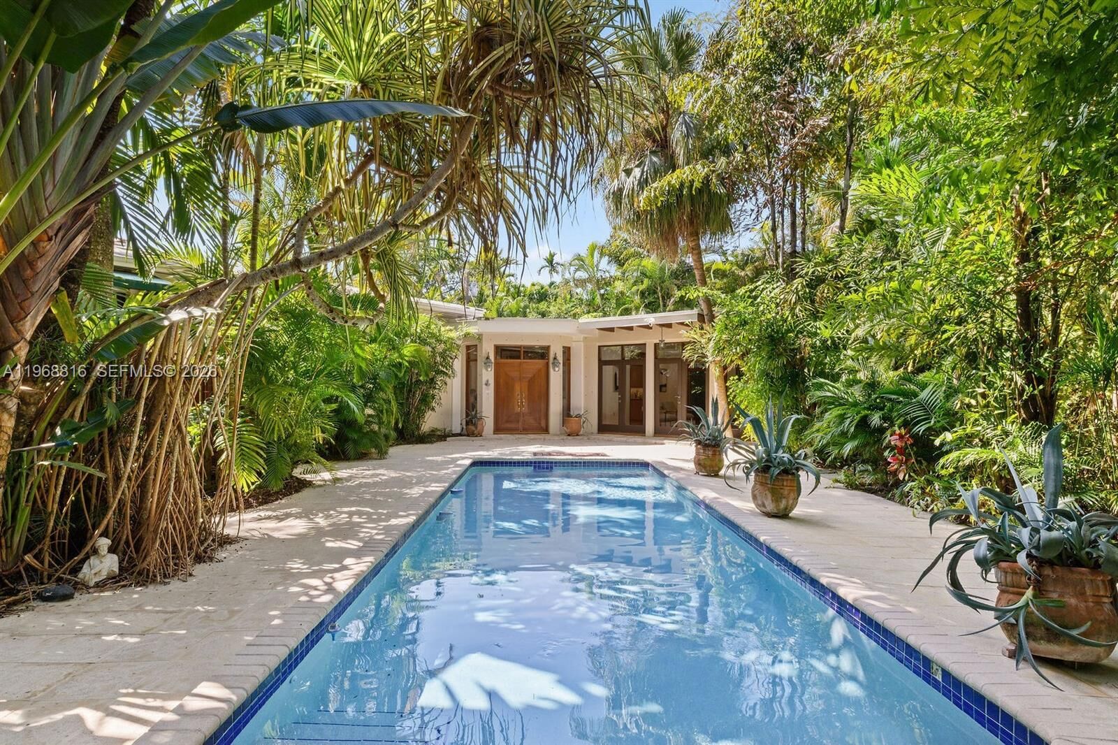 Property Photo: 4140 Bonita Ave FL 33133