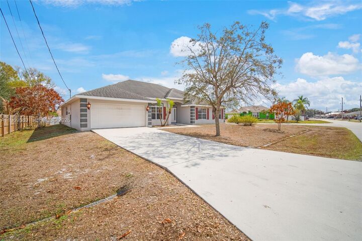 Property Photo: 6762 NW Daffodil Ln FL 34983