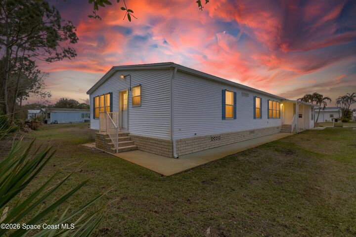 Property Photo: 859 Tamarind Circle FL 32976