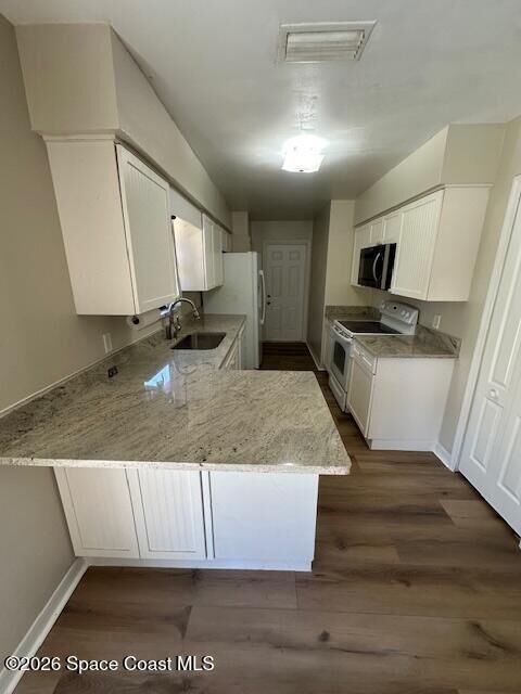 Property Photo:  6947 Carlowe Avenue  FL 32927 