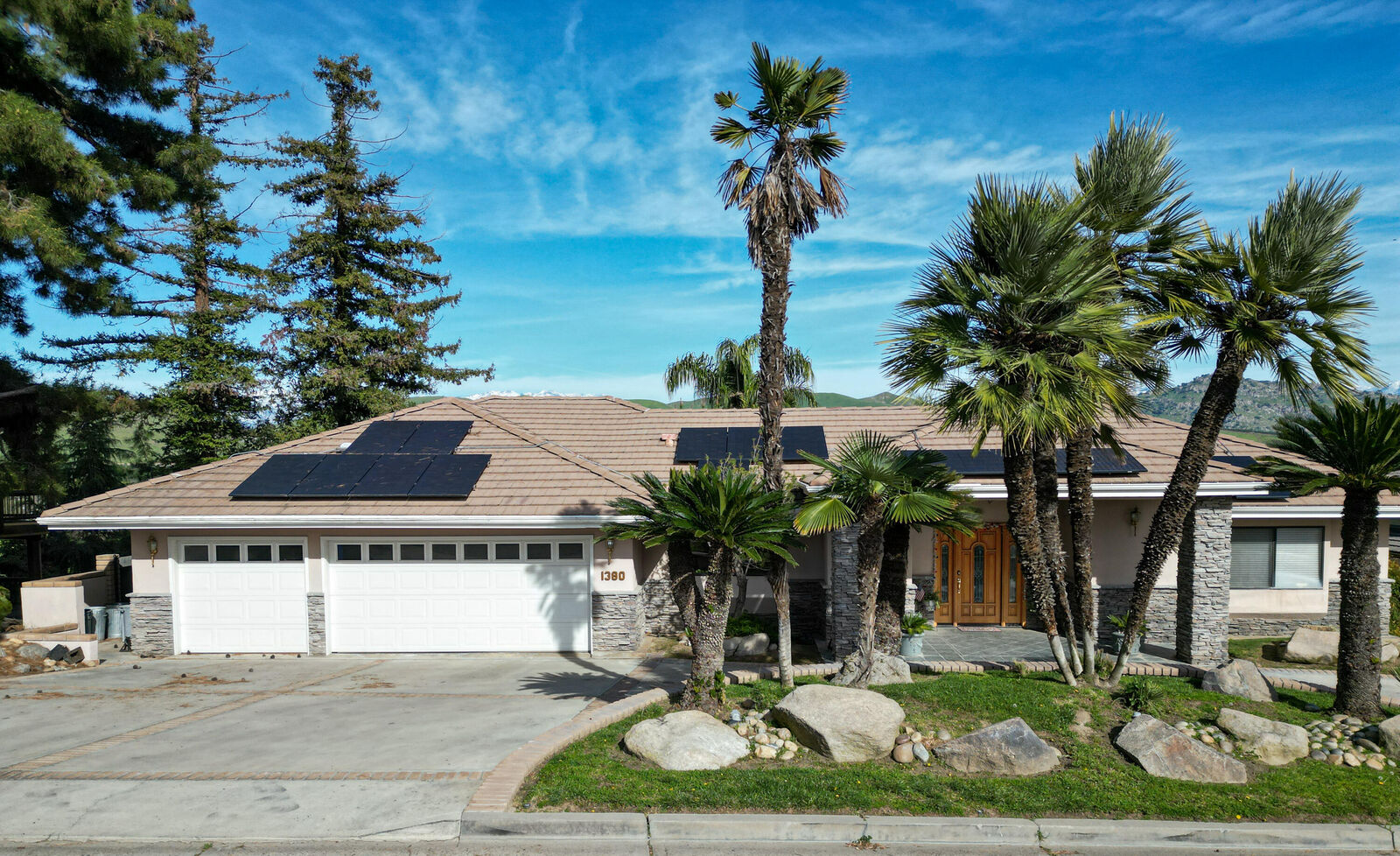 Property Photo:  1380 N Highland Drive  CA 93257 