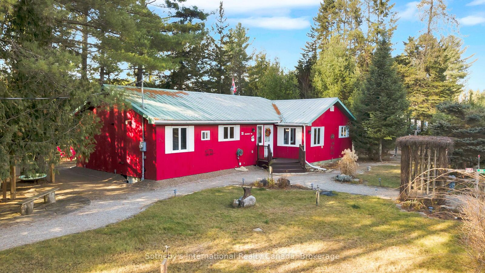 Property Photo: 21 Sparrow Road ON K0M 1C0