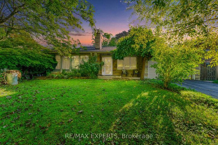 19 Duncombe Boulevard — photo 1
