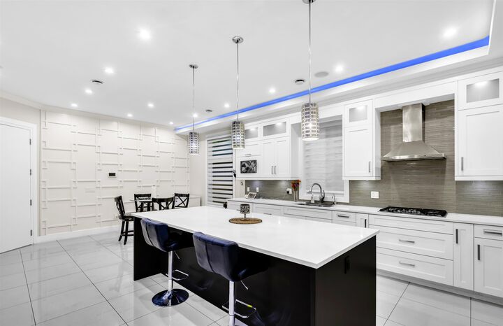 Property Photo: 11899 74B Avenue BC V4C 1H2