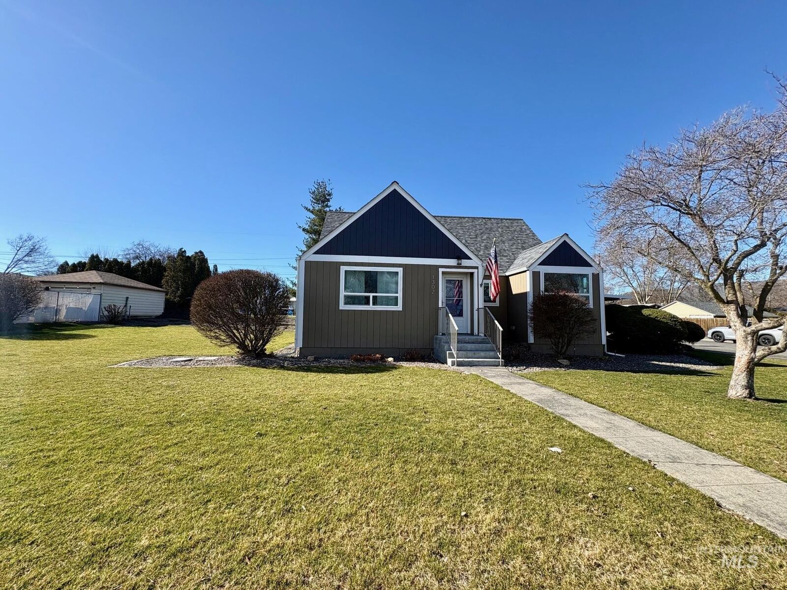 Property Photo:  1302 4th Street  WA 99403 