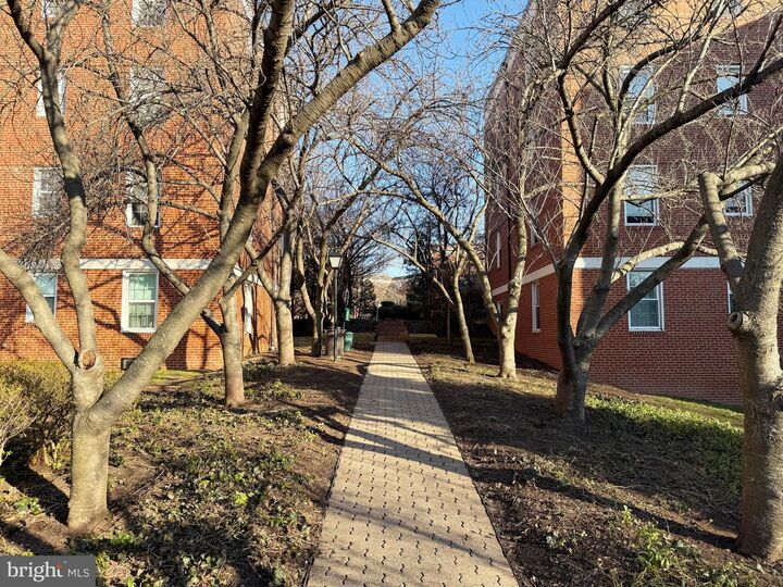 Property Photo: 26 S Old Glebe Road 305-B VA 22204