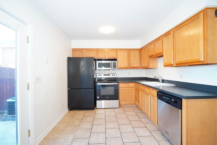 Property Photo: 1883 Willoway N Circle OH 43220