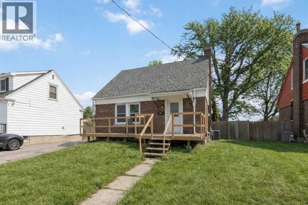 Property Photo:  240 Gibson Street  ON N7T 3N2 
