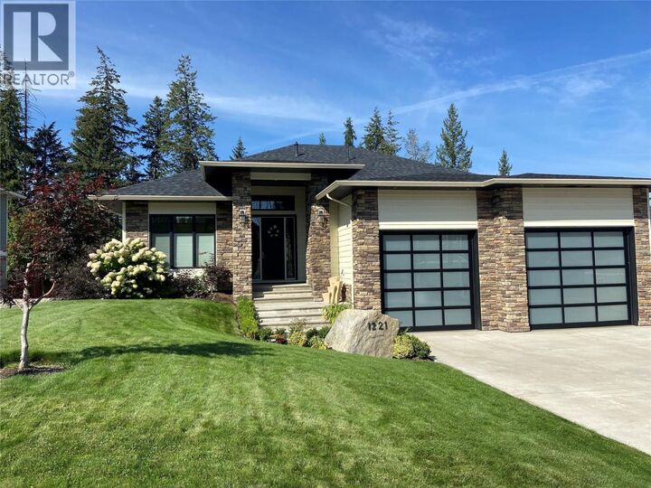 Property Photo: 1221 23 Street Southeast BC V1E 0C7