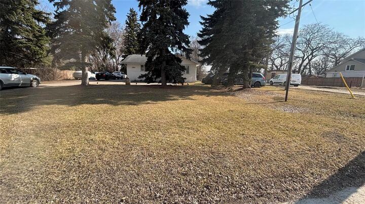 2194 Portage Avenue — photo 1