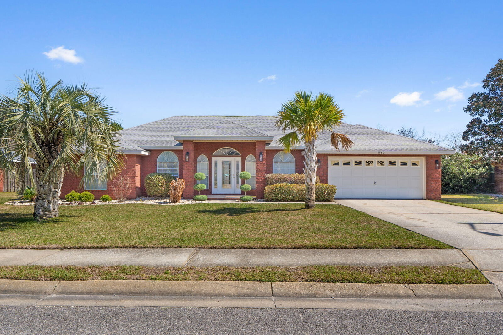 Property Photo:  1680 Woodlawn Way  FL 32563 