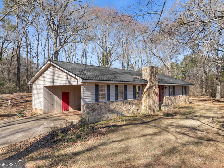 Property Photo: 1049 Highway 36 E GA 30233