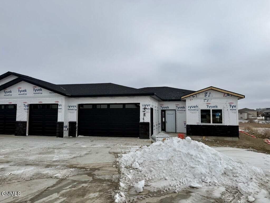 Property Photo:  5311 Normandy Street  ND 58503 