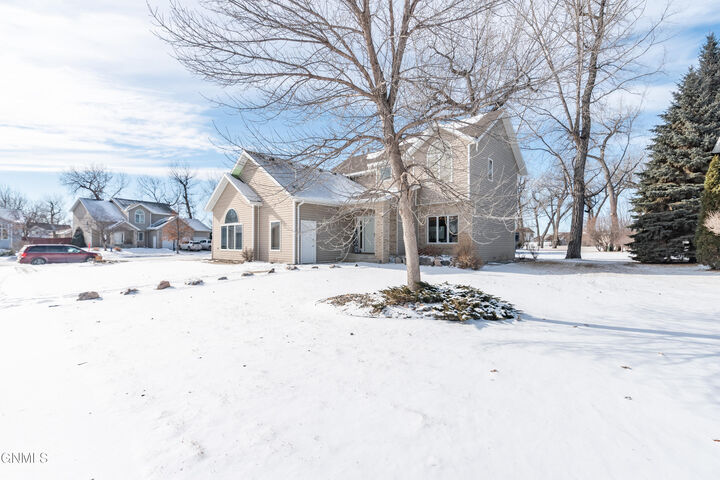 Property Photo: 3406 Heartwood Drive SE ND 58554