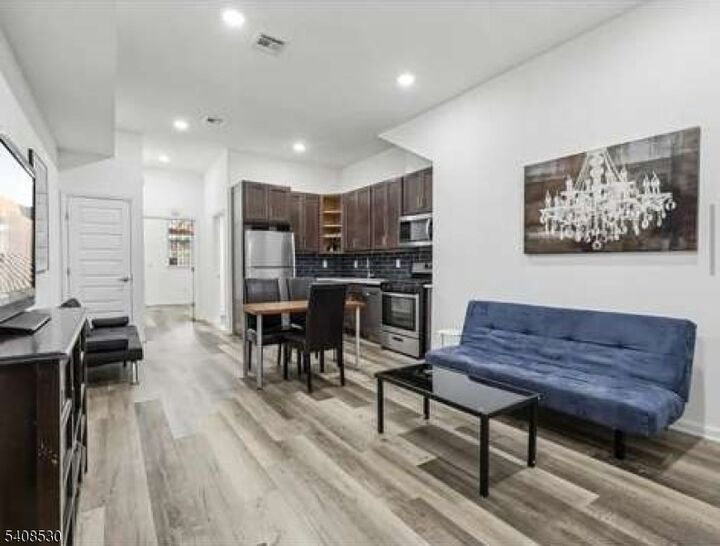 Property Photo:  430 Ocean Ave 1L  NJ 07305 