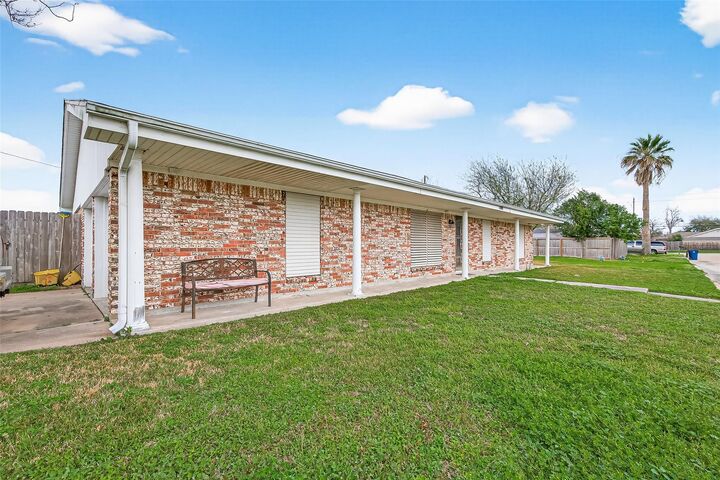 Property Photo:  2510 Sunnycrest Drive  TX 77590 
