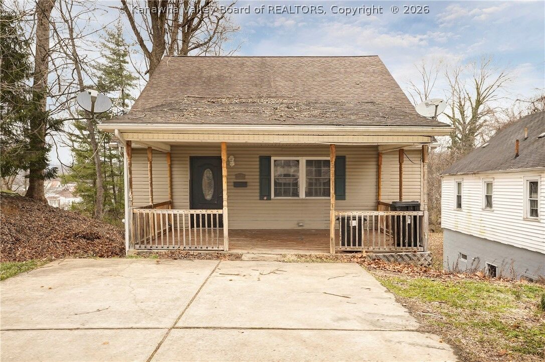 Property Photo:  2618 Kanawha Terrace  WV 25177 