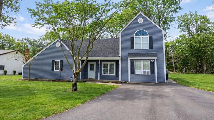 Property Photo:  160 Pennsylvania Avenue  NY 11763 