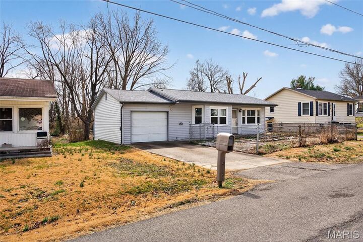 Property Photo: 630 Charles Street MO 63701