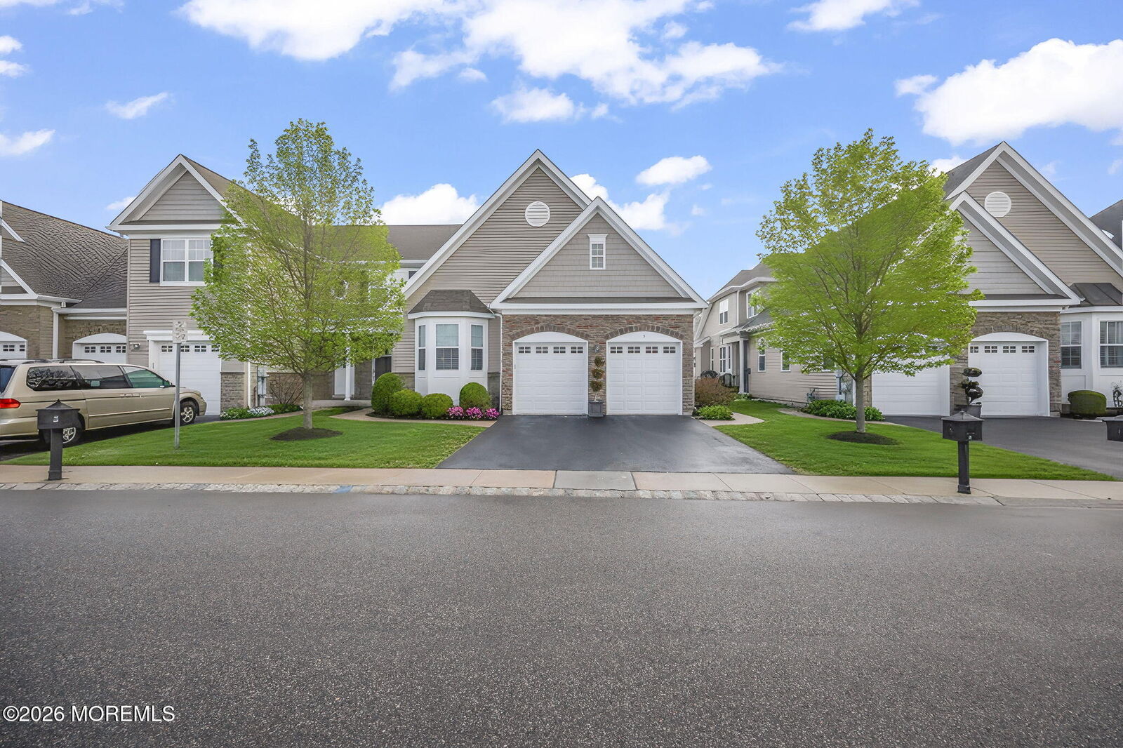 Property Photo:  5 Traditions Place  NJ 08831 