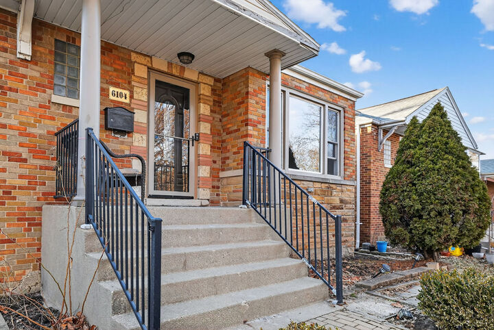 Property Photo: 6104 N Kimball Avenue IL 60659