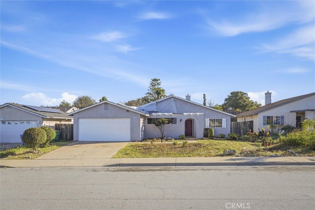 Property Photo:  325 Black Hawk Way  CA 93444 