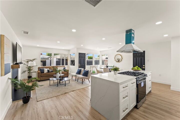 Property Photo:  1616 W 108th  CA 90047 