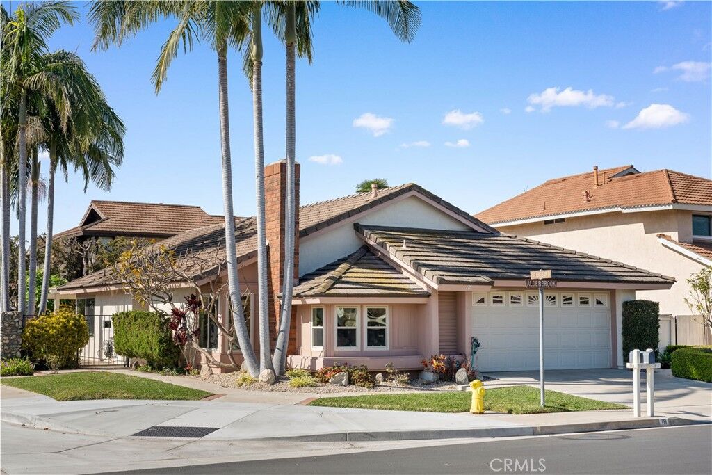 Property Photo:  10 Alderbrook  CA 92604 