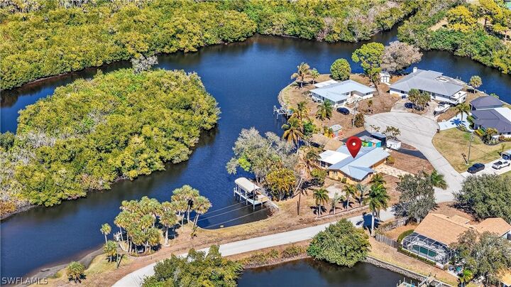 Property Photo: 1324 Thompson Street FL 33903