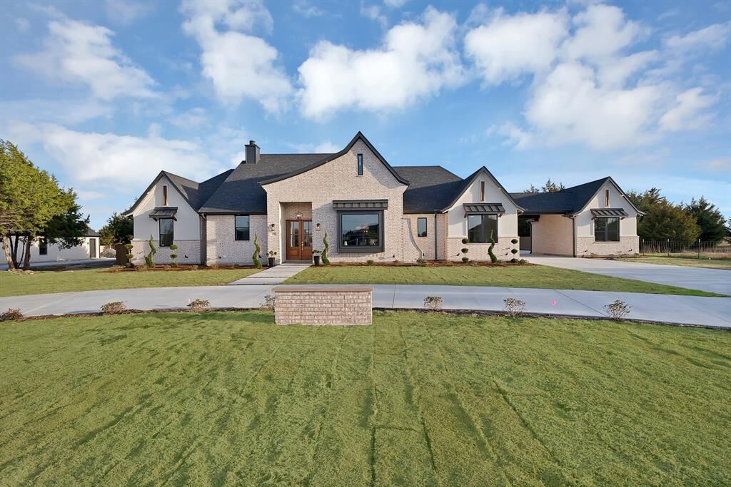 Property Photo: 650 Gibson Road TX 75165