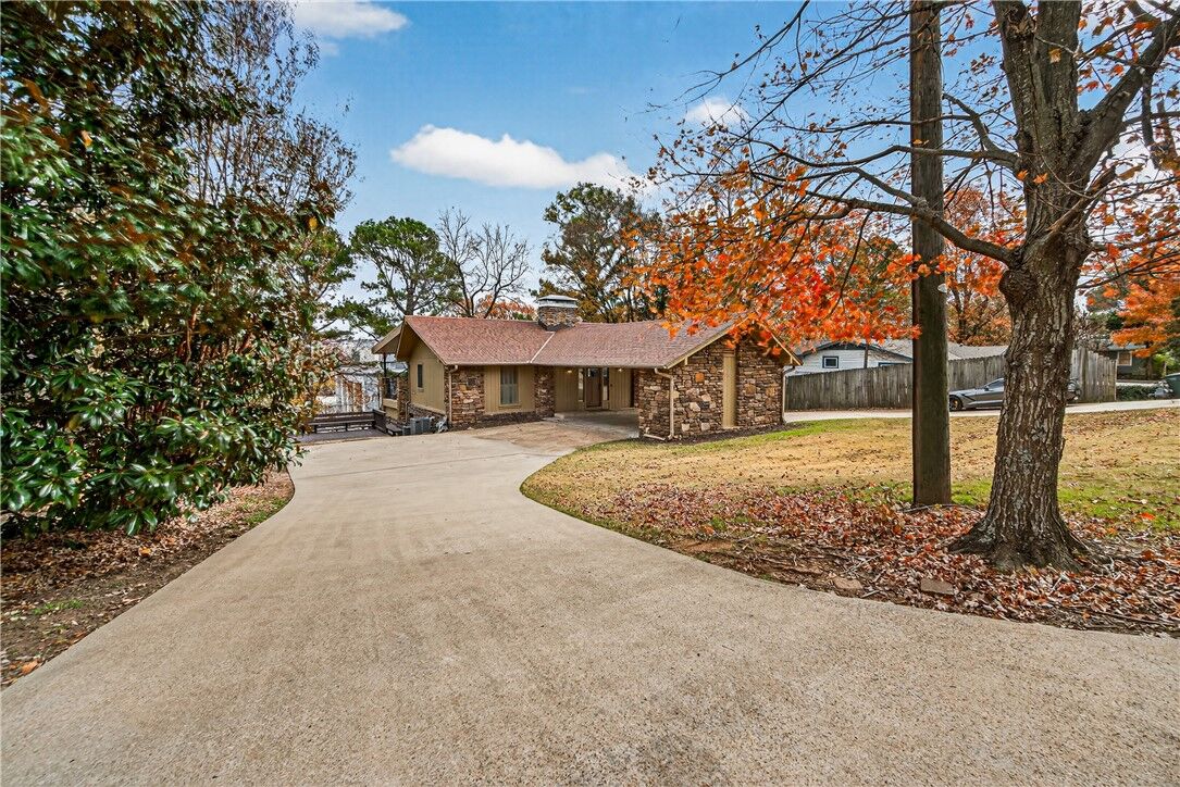 Property Photo:  426 N Oliver Avenue  AR 72701 
