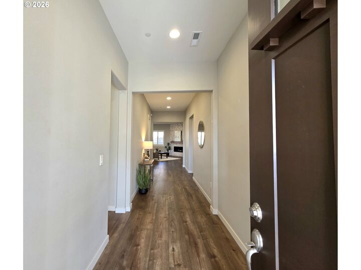 Property Photo:  931 W Magnolia Loop  WA 98671 