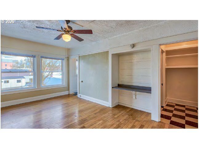 Property Photo:  612 E Burnside St  OR 97214 