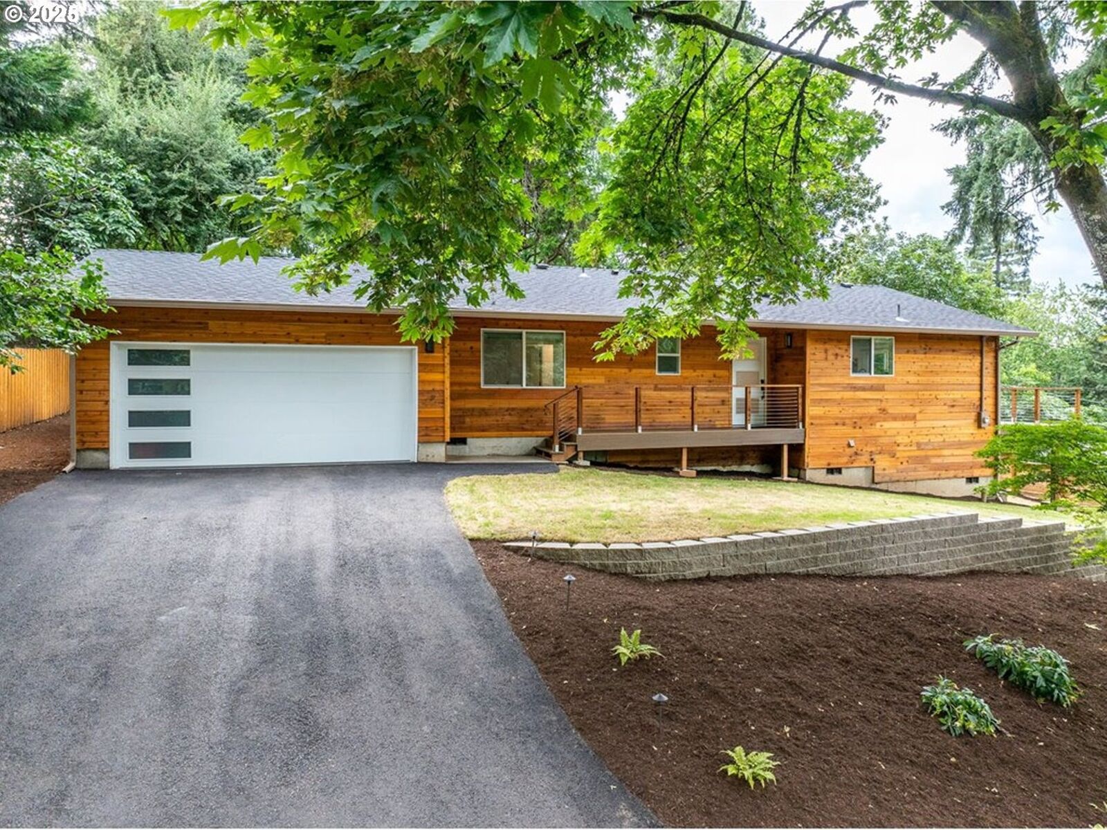 Property Photo:  818 Ash St  OR 97034 