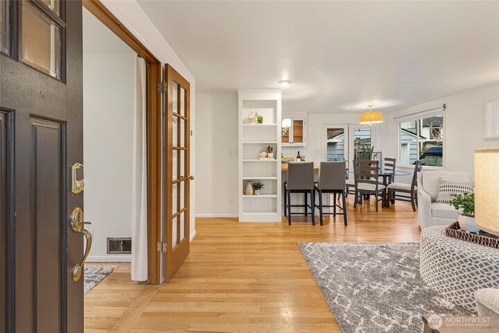 Property Photo:  2527  72nd Avenue SE  WA 98040 