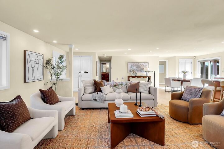 Property Photo:  624  Alder Street  WA 98020 